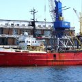 Транспортный рефрижератор "Капитан Меламуд" с рыбопродукцией на 48 причале у холодильника № 2