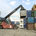 На контейнерной площадке на 50 причале